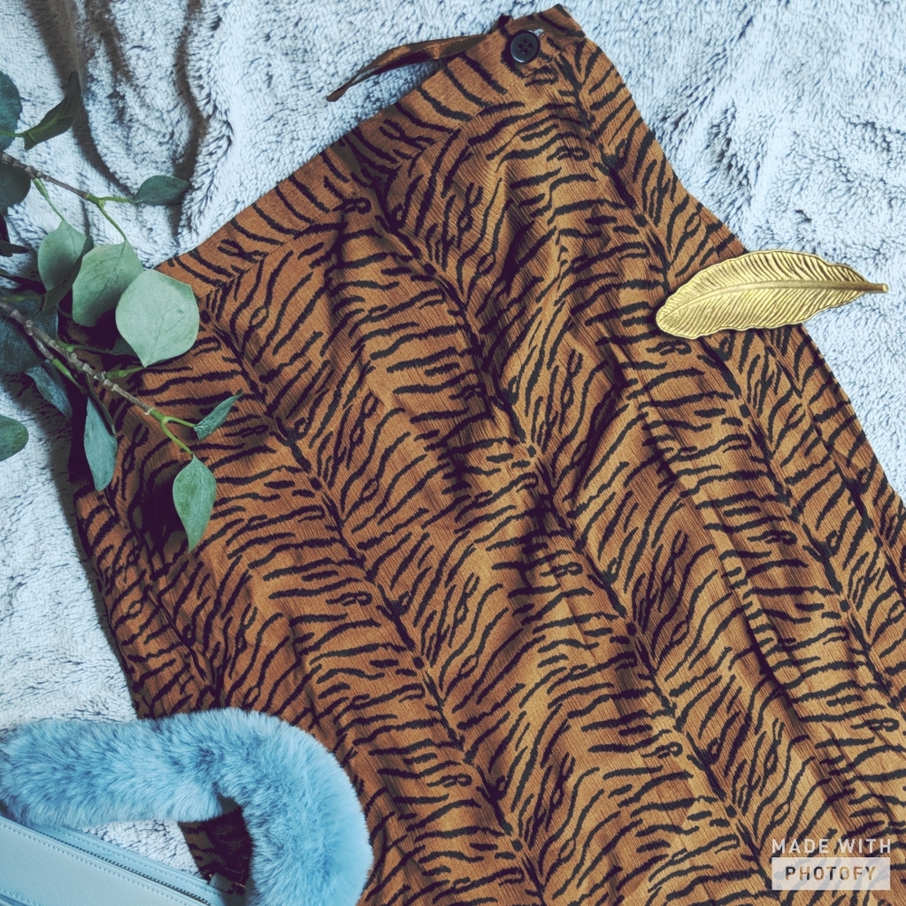 Vintage 90s tiger print midi wrap skirt sz. 6